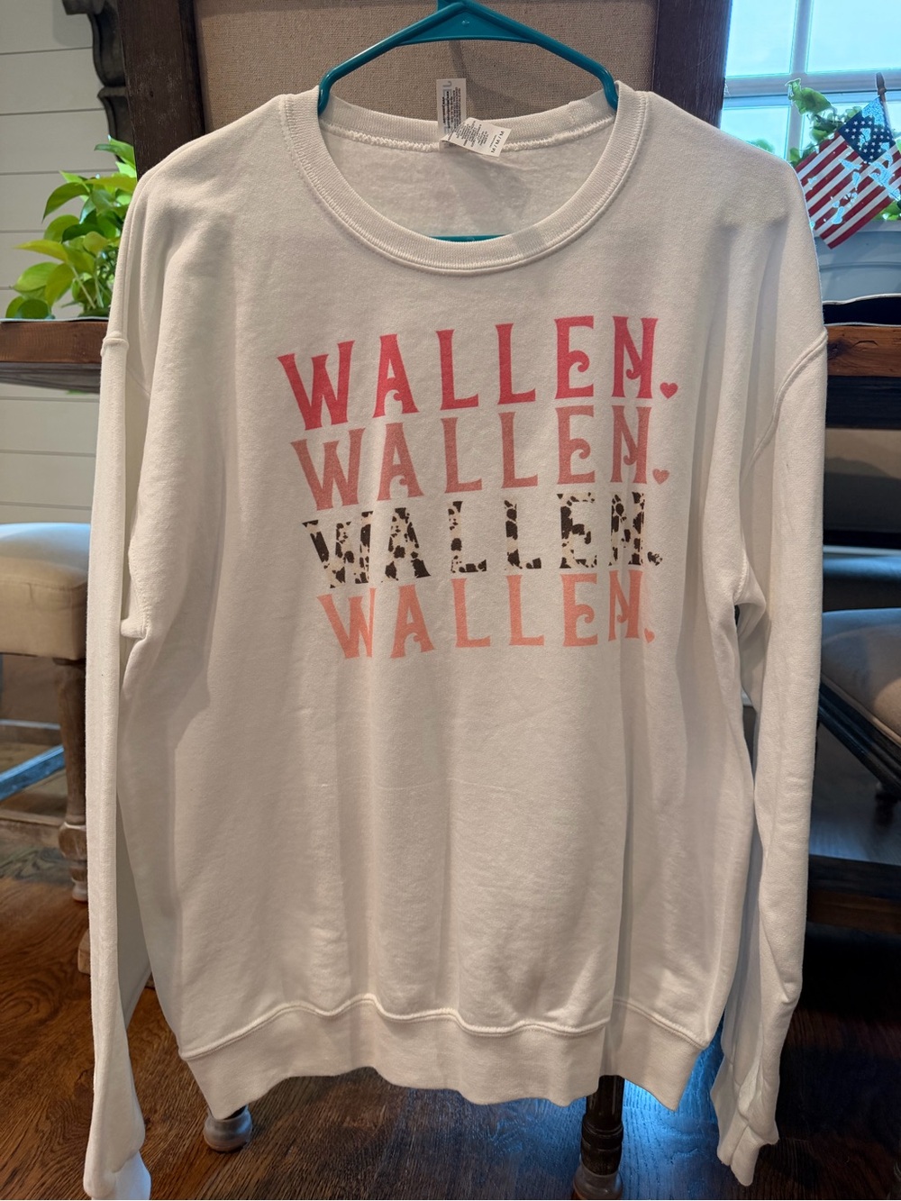 Crewneck sweatshirt - White with Pink Graphic